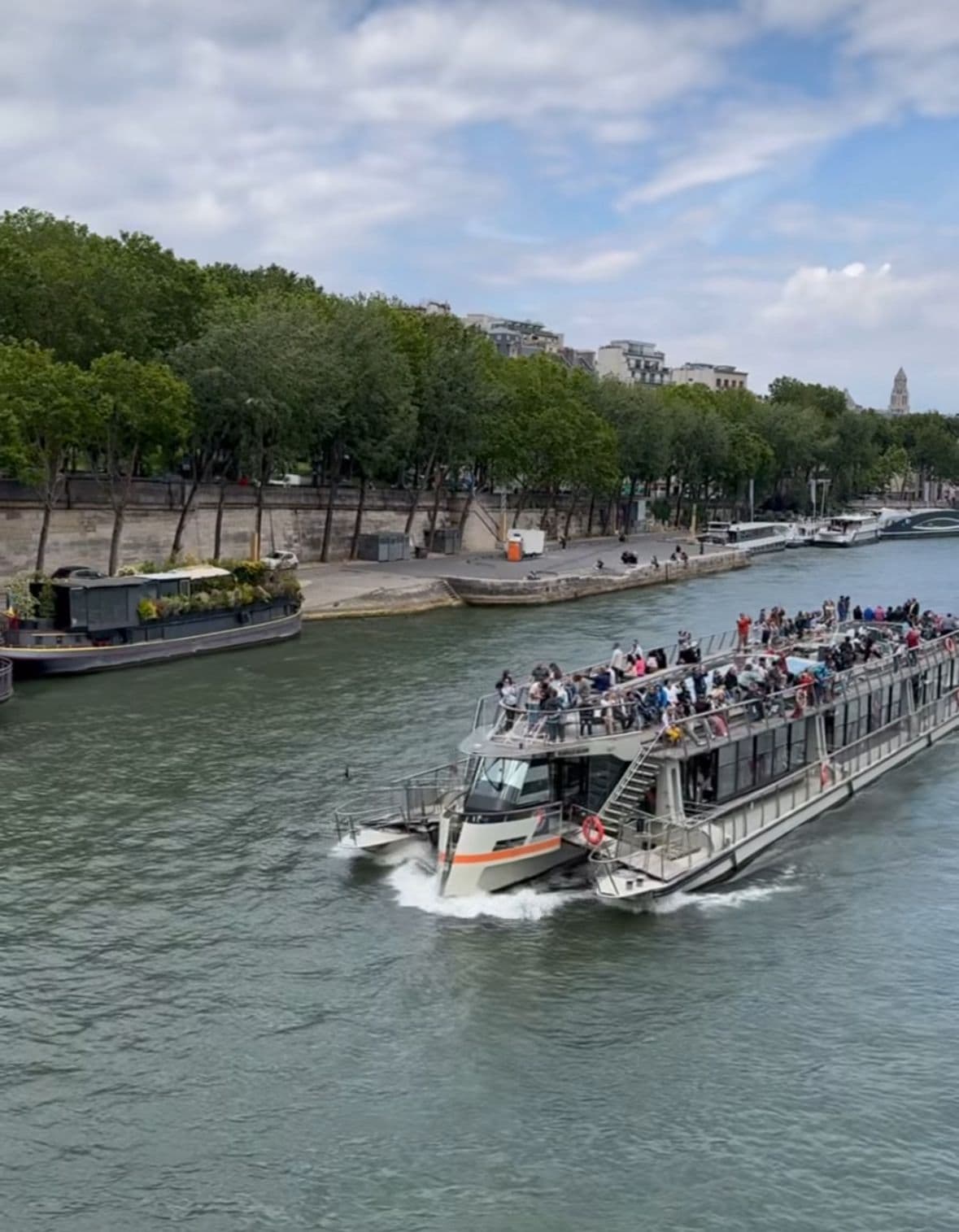 Passeio no rio Sena em Paris